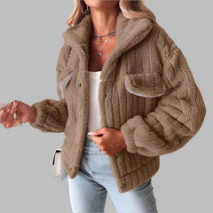 Kort kappa i sammet med slag för kvinnor