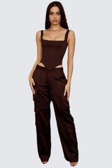 Lång korsett i choklad satin med cargo byxor