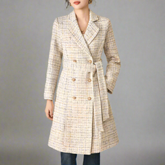 Elegant aprikospläterad lång kappa