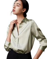 Shiny shirt with a relaxed fit