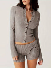 Tröja och shorts med knappar