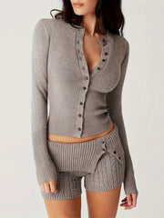 Tröja och shorts med knappar