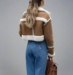 Modejacka i plysch med polokrage