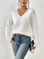 Tröja med långa utskurna ärmar och V-ringning