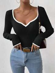 Ribbed top with long sleeves, contrast trim and V-neck