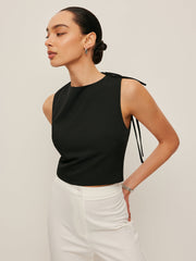 Sleeveless top with knot on the shoulder