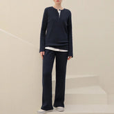 Modest stickad topp och byxor