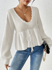 Vit stickad tröja med dragsko i midjan