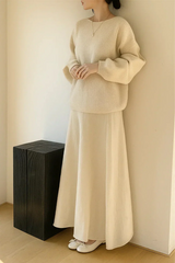 Knitted sweater and flared skirt set with ribbed structure