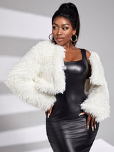 Enkelsidig fuskpälsjacka med låga ärmar