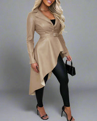 Tight oregelbunden halvlång jacka