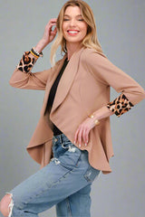 Celeste rullad leopardkavaj med öppen front