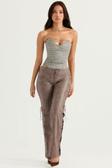 Snörkorsett med spetsbyxor i mocka och ekologiskt läder