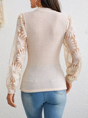 Stickad tröja med blommig ärm