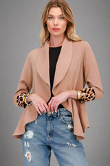 Celeste rullad leopardkavaj med öppen front