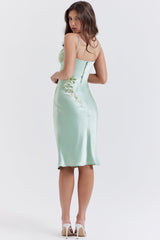 Ljus jade-broderad smal klänning