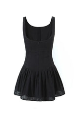Sleeveless mini dress with buttons and lace