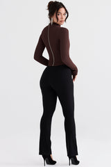 Brun stickad korsett med dragkedja i ryggen