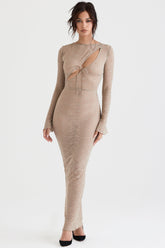 Lång klänning i sten med diagonal utskärning