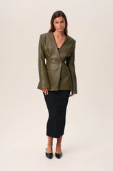 Asymmetrical single-breasted blazer with a defined waist