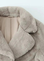 Teddy coat with lapels and a loose fit