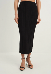Elegant ribbed maxi skirt