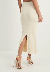 Elegant ribbed maxi skirt