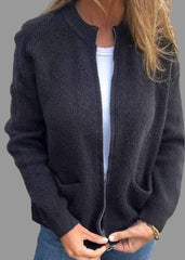 Knitted cardigan with zipper and pockets
