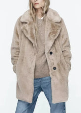 Teddy coat with lapels and a loose fit