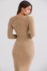 Kamelfärgad fluffig långklänning