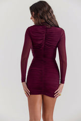 Miniklänning med oregelbunden utskärning