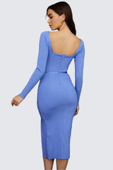 Blå stickad midiklänning med utskuret ben