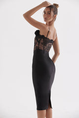 Svart korsettklänning i satin och spets