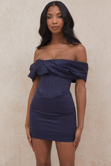 Midikjol med axelband i marinblå satin