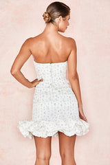 Vit axelbandslös klänning med blommönster