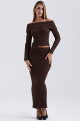 Stickad off shoulder-topp i choklad med lång kjol i bomull