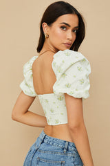 Elfenbensfärgad korsett med blommor och puffärmar