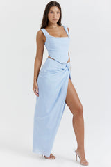 Korsett med spetsrygg och lång kjol