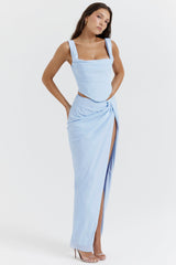 Korsett med spetsrygg och lång kjol