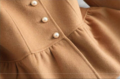 Kamelfärgad ulljacka med knappar