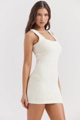 Krämfärgad chenillestickad miniklänning