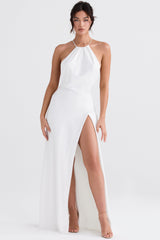 Lyxig rygglös klänning med låg slits