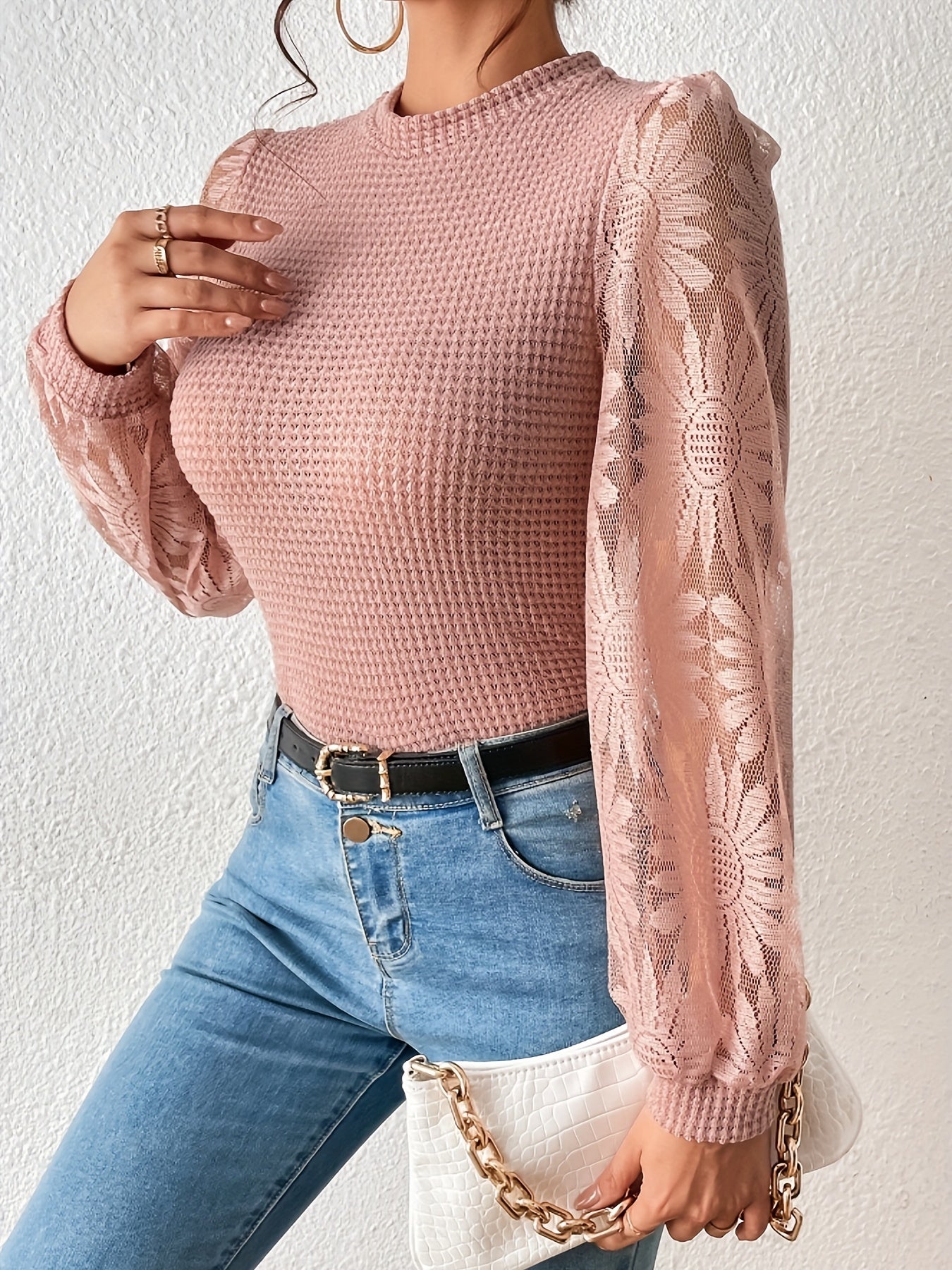 Stickad tröja med blommig ärm