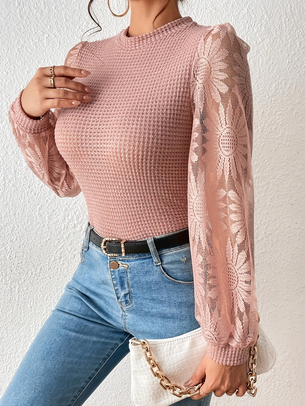 Stickad tröja med blommig ärm