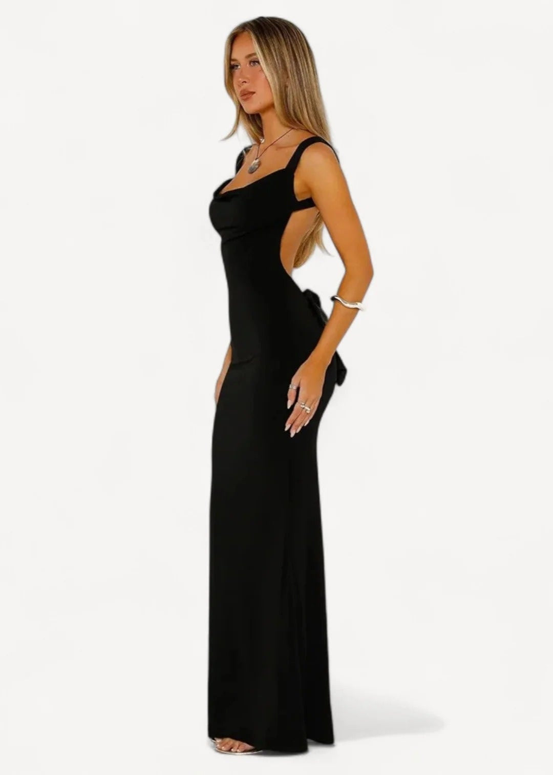 Elegant long dress with a fitted cut