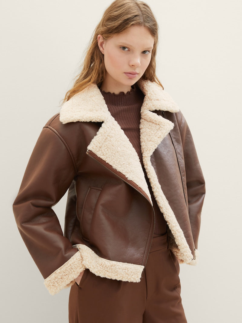 Asymmetrical pilot jacket with soft edge