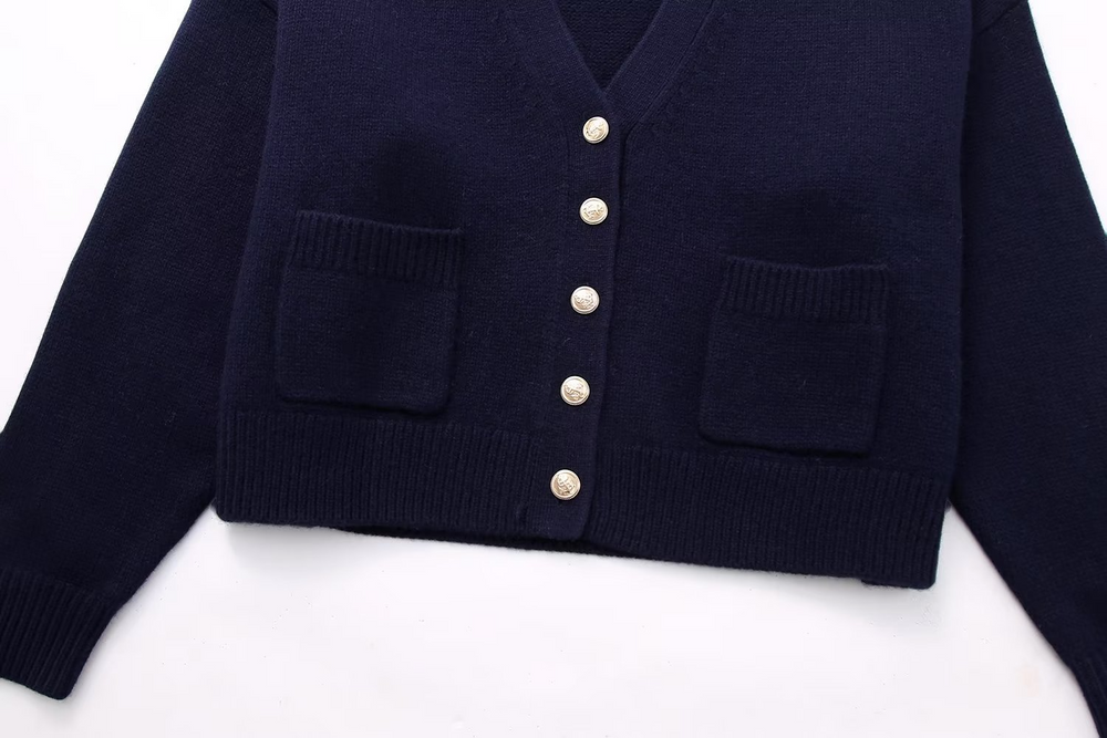 Marinblå stickad jacka med v-ringning