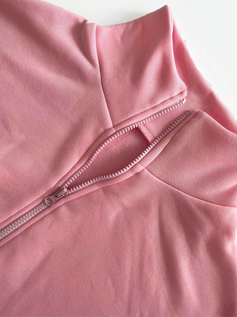 Blus med dragkedja och träningsoverallsbyxa