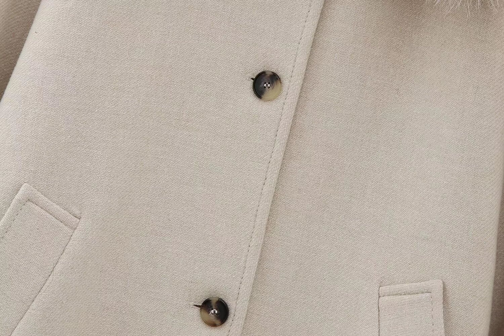 Varm kappa med avtagbar pälskrage