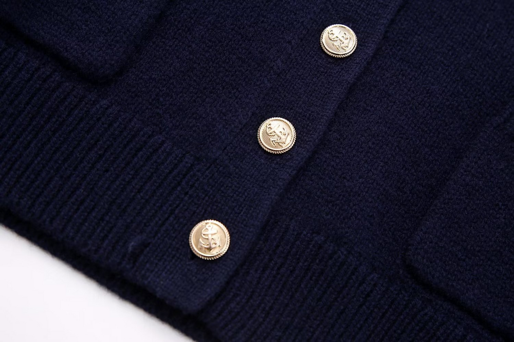 Marinblå stickad jacka med v-ringning